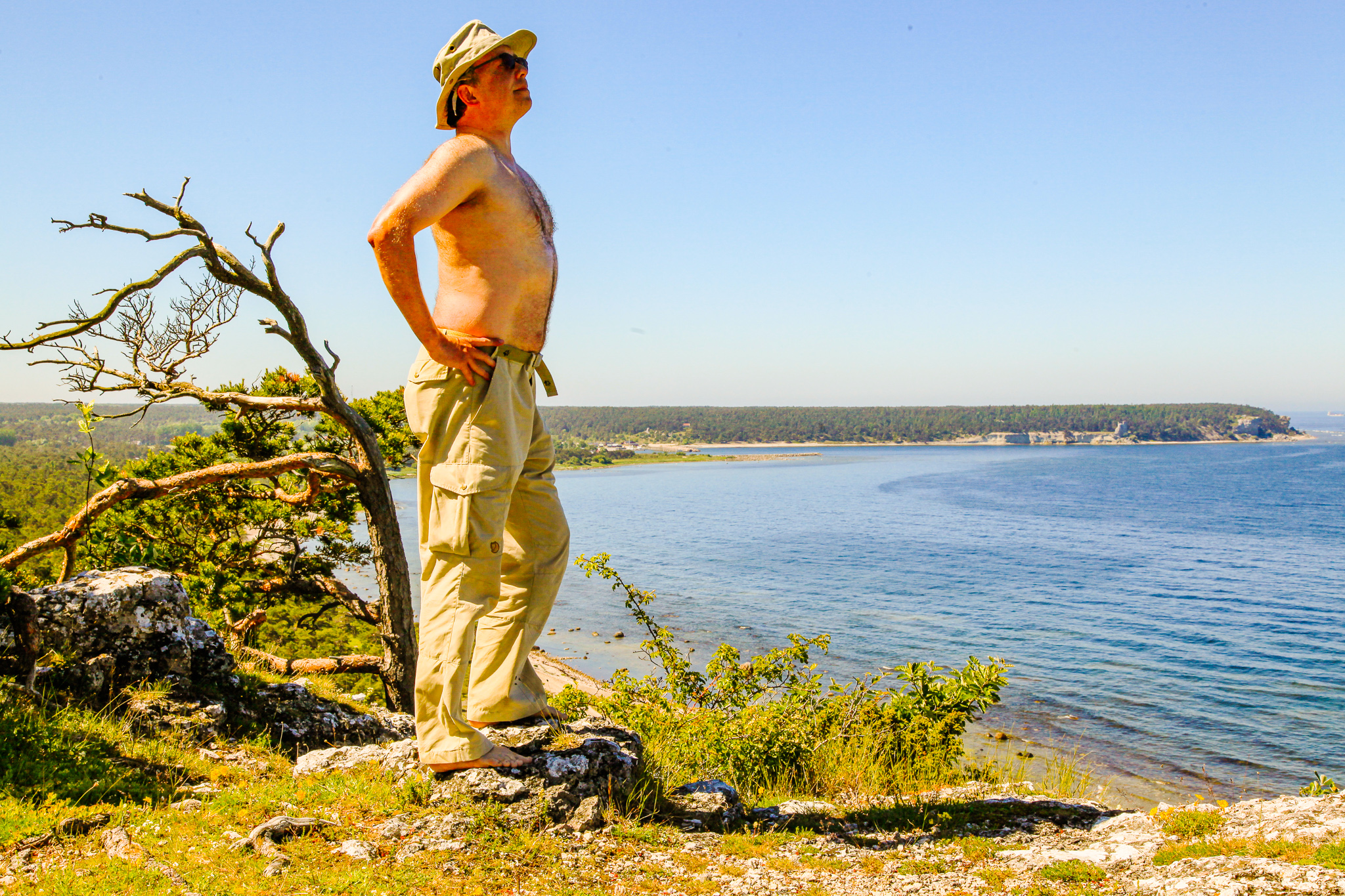 Man strips naked in Gotland